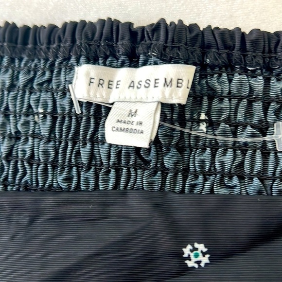 Free Assembly Dressy black and white blouse, big sleeve with elastic hem. Size M - Picture 9 of 12